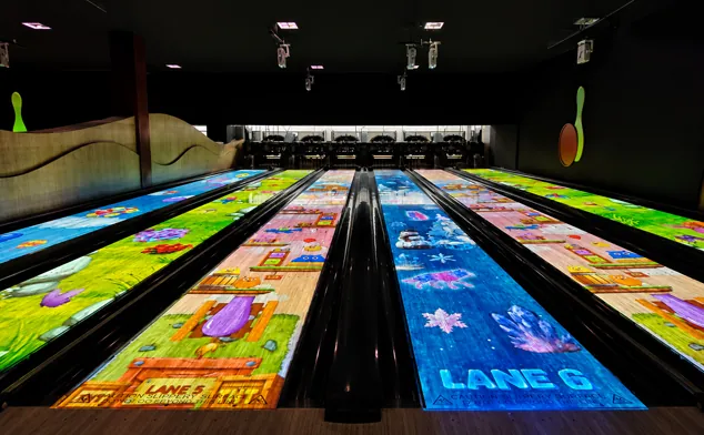 PlayGo Entertainment bowling lanes with personalized interactive themes in Cuenca, Ecuador